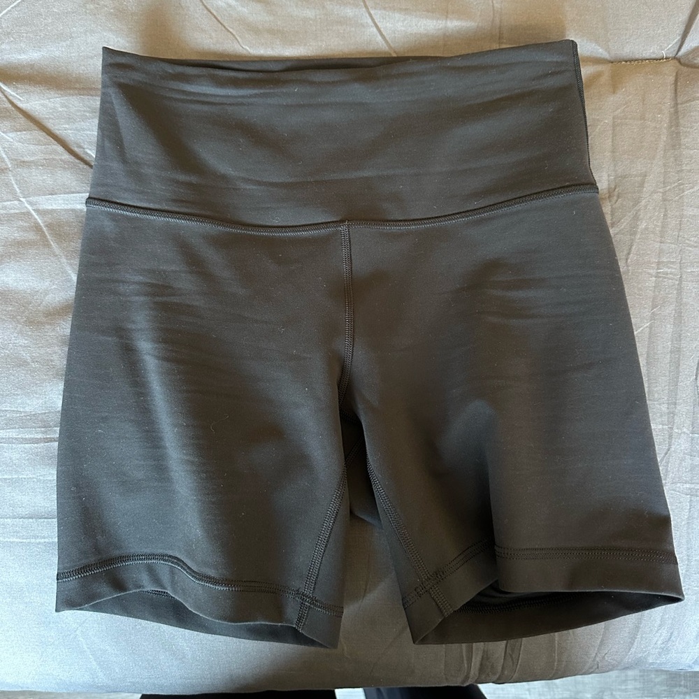 Lululemon Wunder Train Hi-Rise Short 6”